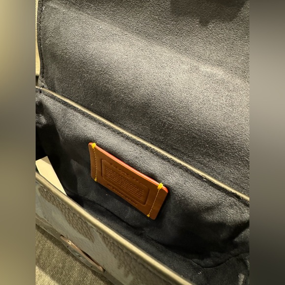 Soft Tabby Crossbody 18 With Camo Print - Picture 3 of 7